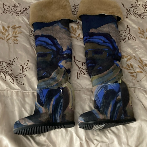 Uggs - Picture 7 of 14